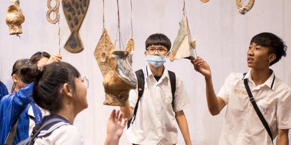 A collaboration with artist Hui-Ying Tsai, this piece is an interactive ceramic chime that plays the sound of the nature/culture of the Pacific islands.